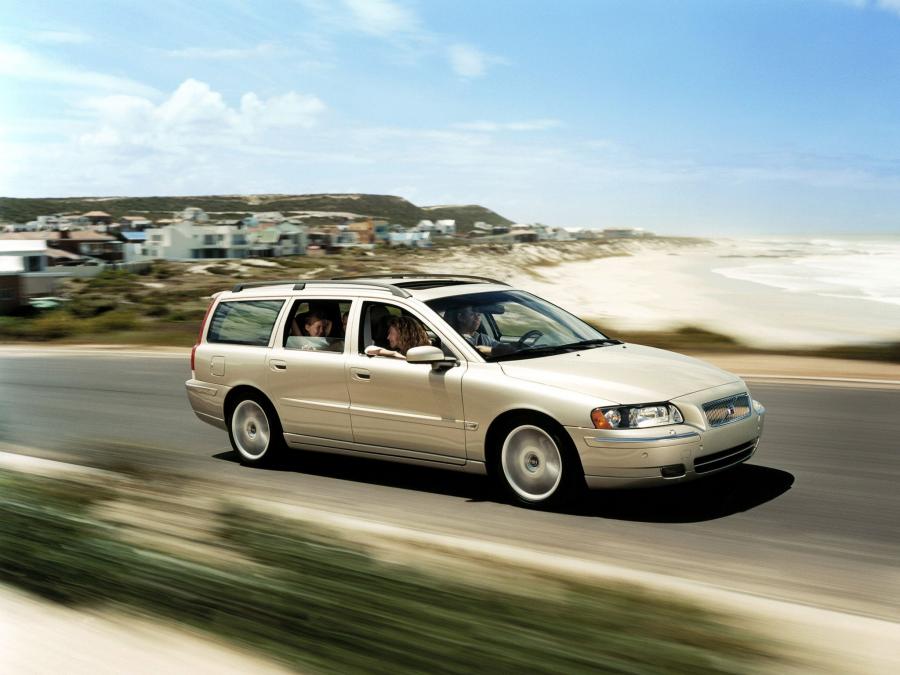  Volvo V70 2005 года  (фото 1 из 17)